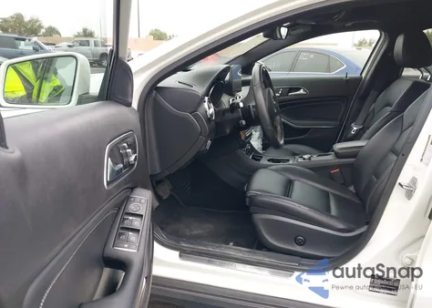 2018 Mercedes-Benz Gla 250 z USA, uszkodzony, nr VIN WDCTG4EB7JJ472597